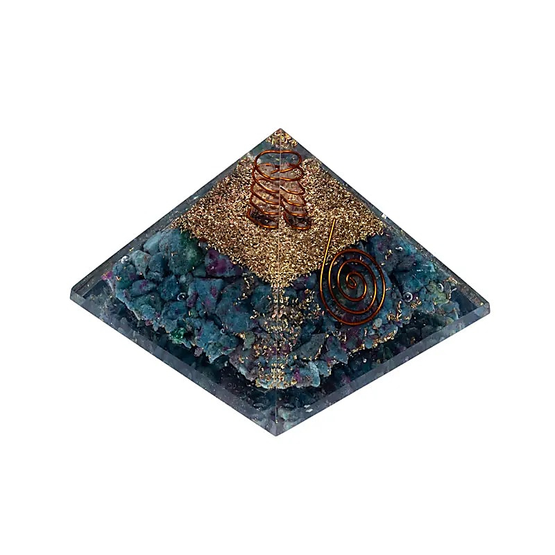 Orgonitová pyramida – rubín v kyanitu
