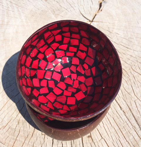 Kokosová miska - černá s kamínky - červené čtverce